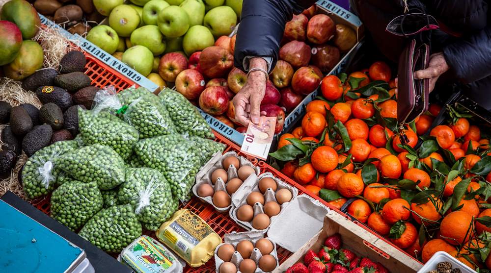Inflacioni ne Europe po bie, por cmimet e ushqimeve vijojne te rriten